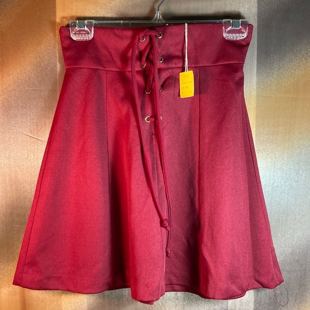 Vintage 70’s double knit maroon skirt NWT 26” waist. 18” L 120 size small 120‎